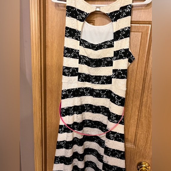 Black and White stripe Skater dress - Picture 3 of 5